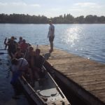 halbvolles Drachenboot beim Training
